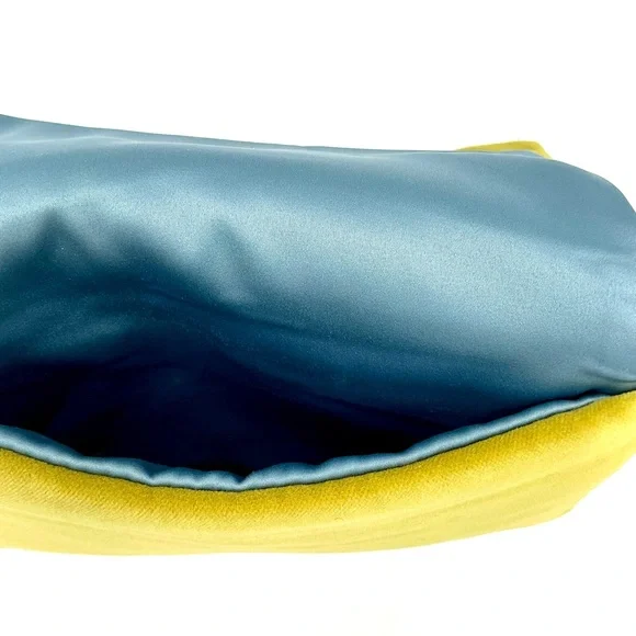 Gucci Limited Edition Velvet Pouch #840 - Picture 3 of 3